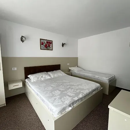 Ge-lux Lodge Incesti