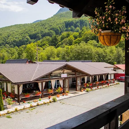 Ge-lux Lodge Incesti